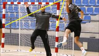 VIDEOTUTORIAL EL PORTERO DE BALONMANO PIVOTE Y EXTREMO [upl. by Ahtamas]