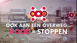 Ook aan een overweg Rood  STOPPEN [upl. by Tudela243]