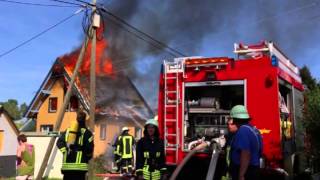 Hausbrand zerstört Dachstuhl und Solaranlage  Marienberg  07082015 [upl. by Aibar]