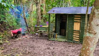 Camping hujan deras  Membangun shelter bambu sederhana di hutan pinggir sungai [upl. by Anelat]