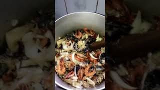 Bouillon sauvage Crevettes 🦐 poisson séché poisson salé  Fumbwa shortvideo shorts congo bio [upl. by Caffrey]