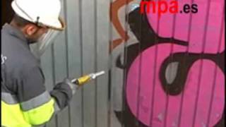 Eliminación de graffiti sobre puerta galvanizada wwwmpaes [upl. by Poliard]