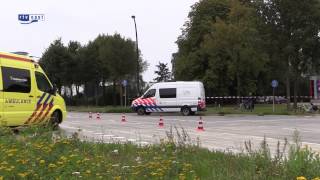 Fietser uit Enschede zwaar gewond na aanrijding met vrachtwagen in Hengelo [upl. by Symon520]