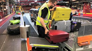 Transfer Belt  Baggage handling with Power Stow´s ergonomic unloading aid [upl. by Nicolella]