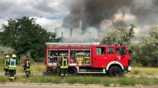 Brand im Chemiepark BitterfeldWolfen  Riesige schwarze Rauchwolke über der Stadt [upl. by Sheffield]