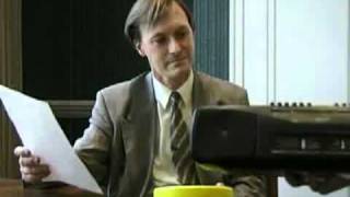 Bernard Ingham and MP David Amess MP on the new Nokia Dubstep ringtone [upl. by Namlas]