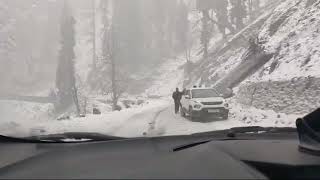 Snowfall on KishtwarSinthanSrinagar NH 244 as temperature dips in JampK following rains in plan area [upl. by Tench969]