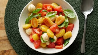 Schneller Gnocchi Salat quotTomate Mozzarellaquot Rezept  Gnocchi Salad with Tomatoes amp Mozarella [upl. by Olshausen869]