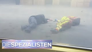 Bewusstloser Sanitäter im Lagerhaus Wieso fallen alle in Ohnmacht  Die Spezialisten  SAT1 TV [upl. by Lefty]