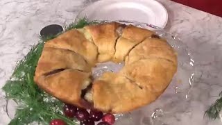 Making An Easy Crescent Wreath For The Holidays [upl. by Eltsyrc520]