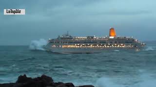 Bateaux de Croisière en Pleine Tempête  Bateau de Croisière tempête en mer [upl. by Attenauq]