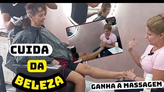 A cliente tratando do cabelo ganhou a massagem nos pés [upl. by Kcirnek]