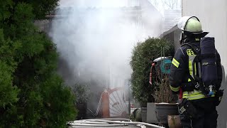 Schuppen in Vollbrand greift auf Wohnhaus über  1 Verletzter in TroisdorfSieglar am 080323 [upl. by Jann]