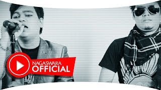 Elkasih  Kamu Memang Gila Official Music Video NAGASWARA music [upl. by Goerke487]