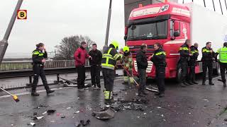 Problemen op A2 bij Den Bosch na ongeluk op brug bij Zaltbommel [upl. by Llohcin503]