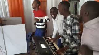 Habaye Umunezero hamwe nabashitsi kuva Umoja kayole Rev Butoto et Rev Amédée Umunezero 💔🎹🔥💕🎹🎹 [upl. by Onairotciv]