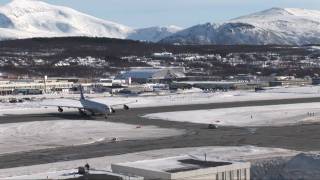 SAS Airbus 340 På Tromsøbesøk  SAS A340 on the first visit to Tromsø [upl. by Toddy]