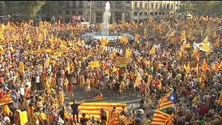 Masivo clamor en Cataluña por la independencia [upl. by Asaert64]