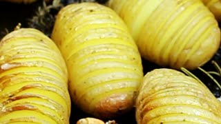 FÄCHERKARTOFFELN mit Frischkäsedip  vegetarische Hasselback Kartoffeln [upl. by Demakis604]