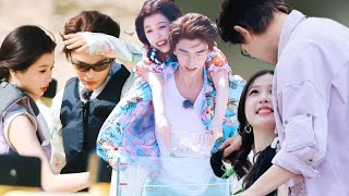 A series of moments Ding Yuxi and Yu Shuxin are quotso sweetquot make fans wish they become a couple [upl. by Ecirtal]