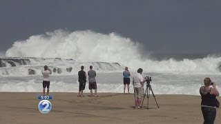 Kauai wave watchers get caught off guard by large swell [upl. by Petra55]