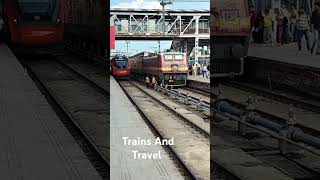 11124 Barauni Gwalior Mail Arriving On Platform no 6 and 22489 LKO MTC VB standing on PF no 5 LKO [upl. by Bottali456]