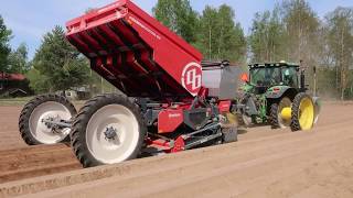 Dewulf Miedema Structural MS4000 potato planter with John Deere 6125R tractor [upl. by Irtemed]