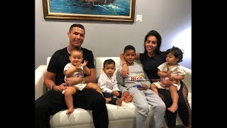 La Belle Histoire dAmour de Cristiano Ronaldo avec ses 4 enfants [upl. by Mandel]