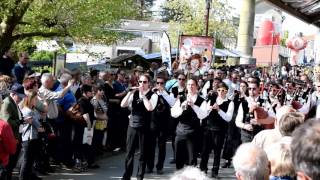 Le Bagad de LOrient en Vendée 15 Fête du chocolat à Réaumur Inauguration [upl. by Anirehtac]