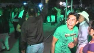 BERTINGOMEZJR EN SAN MIGUEL TOTOLAPA GRO CON LA CANCION EL CLAVELITO 92910 [upl. by Neelyad]