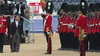 Lempereur du Japon accueilli par le roi Charles inspecte les troupes à Londres  AFP Images [upl. by Nimrac397]