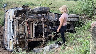 Ambulance car plunged into a deep ravine  A mechanic bought it and restored the crushed car [upl. by Ogirdor]