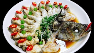 為什麼飯店的清蒸魚又鮮又嫩？蒸魚時間是關鍵，學會年夜桌上露一手 [upl. by Nosneh]