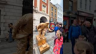 London Levitating Goldman Living Statue playing tricks with the audience livingstatue floating [upl. by Anoniw]