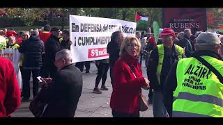 El movimiento pensionista se manifiesta en Madrid exigiendo PENSIONES DIGNAS y PÚBLICAS [upl. by Iruy]