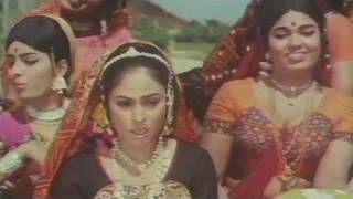 Champa Chameli Kaahe Tahre  Lata Mangeshkar Jaya Bhaduri Gaai Aur Gauri Song [upl. by Halstead]