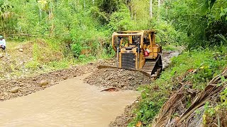 Strange Work  CAT Bulldozer D6R XL Makes Its Way on the River [upl. by Delorenzo]