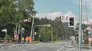 Ein nagelneuer Bahnübergang mit einer Fußgängerampel mit sehr vielen Ampeln in Steinhagen [upl. by Dona553]