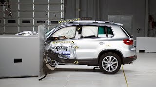 2013 Volkswagen Tiguan driverside small overlap IIHS crash test [upl. by Manus]