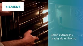 Cómo extraer las gradas y las rejillas del Horno antes de la Pirólisis  SIEMENS [upl. by Reckford]