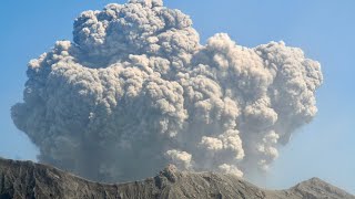 The Active Volcano in Indonesia Kelud [upl. by Eniamrehc117]