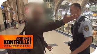 Pöbeln im Bahnhof Polizei muss vorsichtig sein  Achtung Kontrolle  kabel eins [upl. by Hpejsoj]