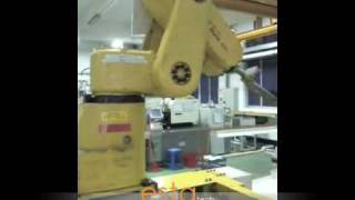 Fanuc a15B 2000 Injection Molding Machine with Fanuc LR Mate 100i Robot [upl. by Scheider]