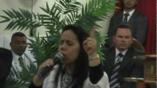 De joelhos  Sofia Cardoso Prega e canta na Ass Deus Min Hosana [upl. by Nilyad]