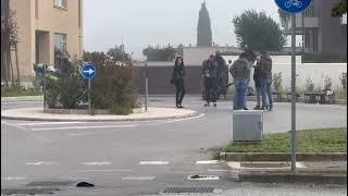 Omicidio a Foligno uomo ucciso a coltellate inquirenti sul posto [upl. by Arraic]