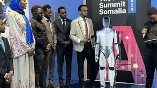 robot kii ugu horeeyey ee afsomali ku hadlayo oo lagu sameeyey gudaha dalka yaa sameeyey hadaba [upl. by Lawson]