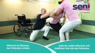 DE 07 Seni  Patiententransfer vom Boden in den Rollstuhl mit zwei Betreuern [upl. by Derrik]