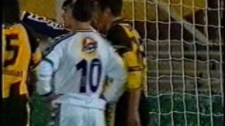 Copa Mercosul 1999  Peñarol 2x1 Vasco  Gol de falta do Juninho Pernambucano [upl. by Anastasia]