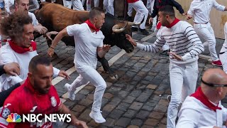 Ten injured during Mondays running of the bulls in Pamplona [upl. by Ainecey]