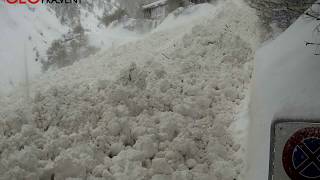 Large avalanche 4 January 2018 Zermatt [upl. by Refinnaj]